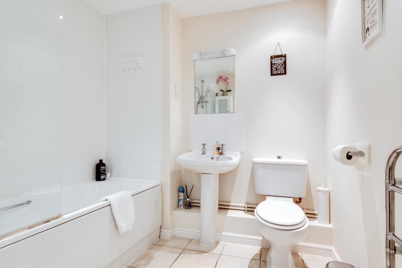 Modern 2 Bedroom Apartment In Popular Jericho !!! Oxford Esterno foto